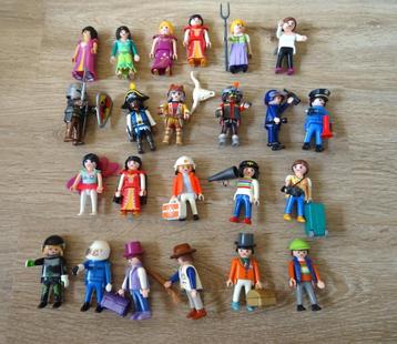 Playmobil, lot: 23 poppetjes met de afgebeelde accessoires beschikbaar voor biedingen