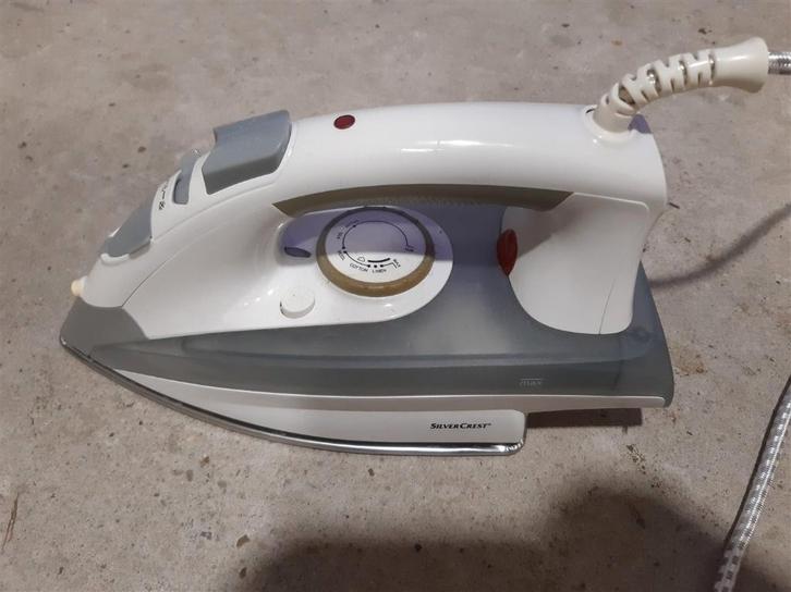 Fer à vapeur New, Electroménager, Fers à repasser & Planches à repasser, Neuf, Fer à repasser avec cordon, Enlèvement ou Envoi