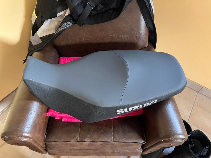 Suzuki vstrom 1000xt origineel verhoogd zadel, Motoren, Onderdelen | Suzuki, Nieuw, Ophalen