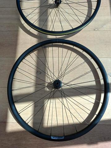 Forza disc gravel wielen + Shimano body beschikbaar voor biedingen
