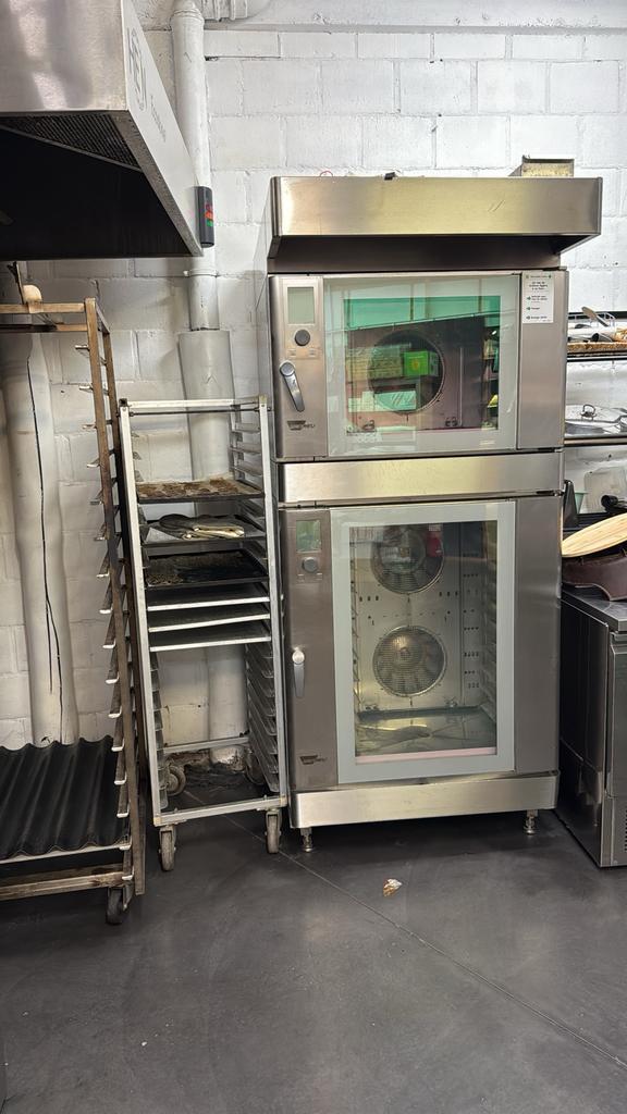 Four à air chaud en acier inoxydable, Zakelijke goederen, Horeca | Keukenapparatuur, Bakkerij en Slagerij, Nieuw zonder verpakking