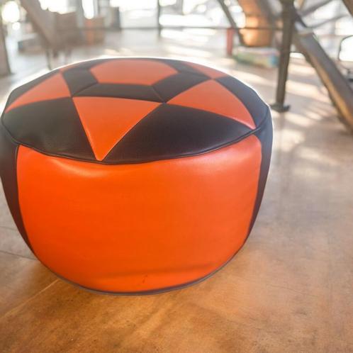 Vintage ronde poef zwart oranje jaren 70, Huis en Inrichting, Zetels | Voetbanken en poefs, Ophalen of Verzenden