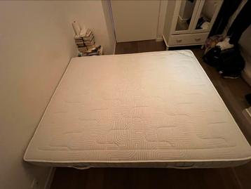 Matelas beschikbaar voor biedingen