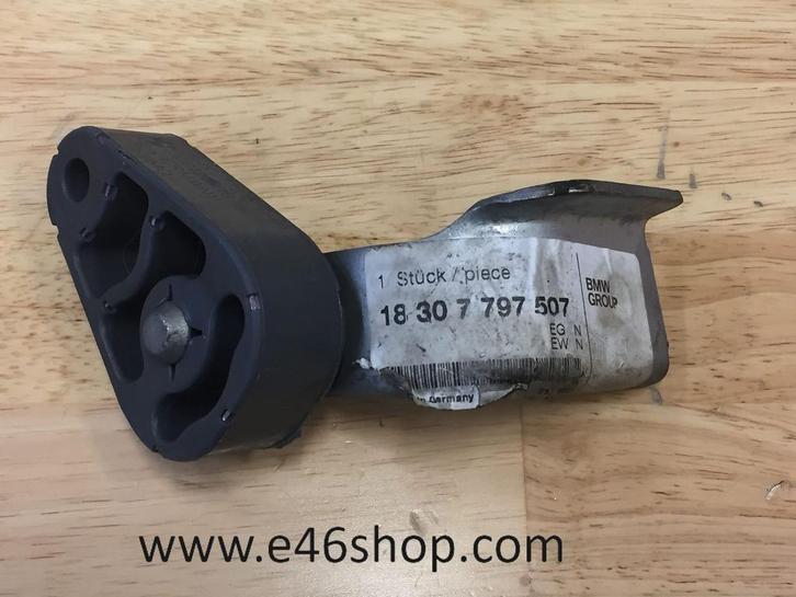 Ophangrubber uitlaat BMW E60 E61 diesel oe 18307797507, Auto-onderdelen, Uitlaatsystemen, BMW, Nieuw, Ophalen of Verzenden