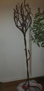 Antieke ijzeren kunstige sierboom, Ophalen