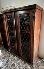 Zware kast met bordeaux glas in lood deuren, Ophalen