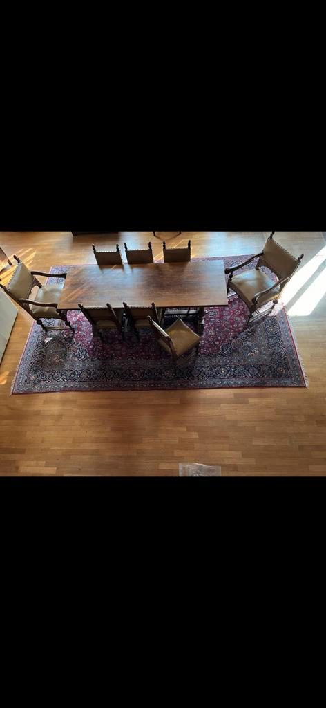 Table à manger Castle unique ou table de monastère avec 8 ch, Maison & Meubles, Tables | Tables à manger, Enlèvement