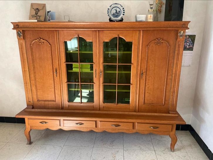Gratis 2 kasten en tafel van eetkamer, Huis en Inrichting, Complete eetkamers, Gebruikt, Ophalen