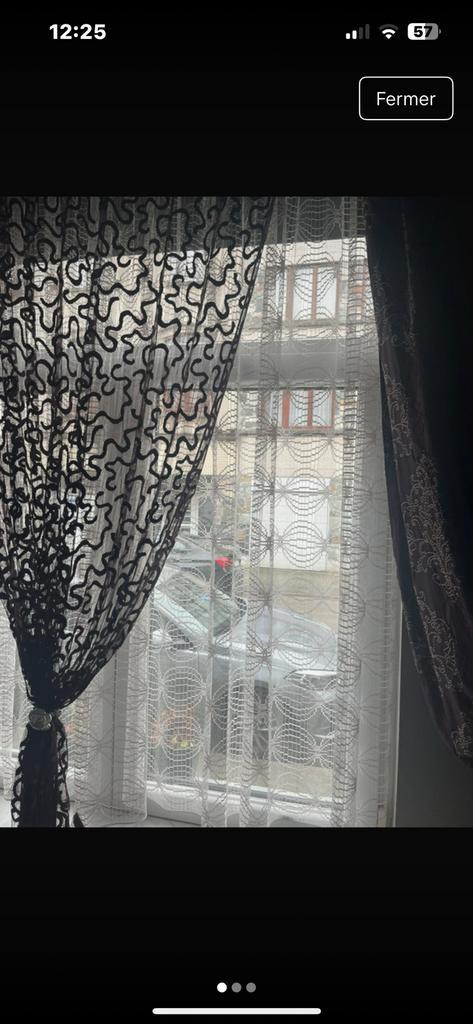 Rideau en voilage pour fenêtre avec dessin style brodé, Huis en Inrichting, Stoffering | Gordijnen en Lamellen, Zo goed als nieuw