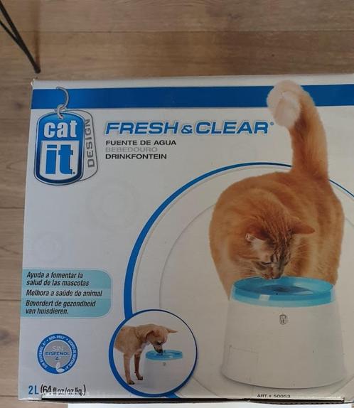 drinkfontein voor kat/kleine hond 2 stuks, Animaux & Accessoires, Nourriture & Abreuvoirs pour chats, Utilisé, Automatiquement