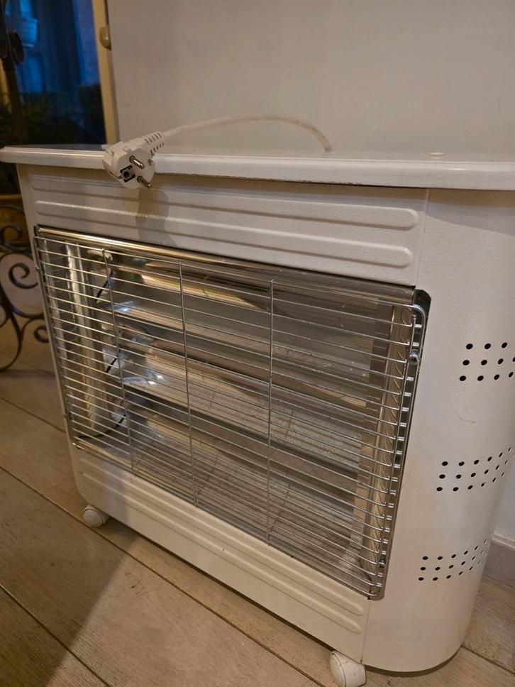 Chauffage.dappoint quartz 3 tubes infrarouge 1900 watts, Electroménager, Électroménager & Équipement Autre, Utilisé