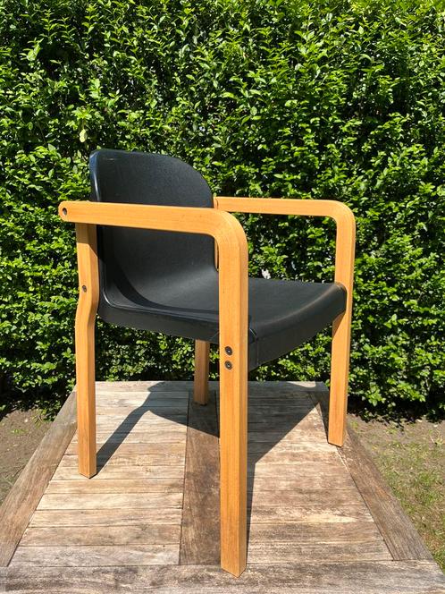 Moderne fauteuil van THONET, Huis en Inrichting, Fauteuils, Ophalen