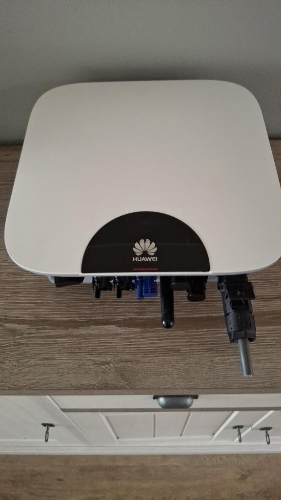 Omvormer Huawei SUN2000L-3KTL, Doe-het-zelf en Bouw, Zonnepanelen en Toebehoren, Zo goed als nieuw, Collector, 200 wattpiek of meer
