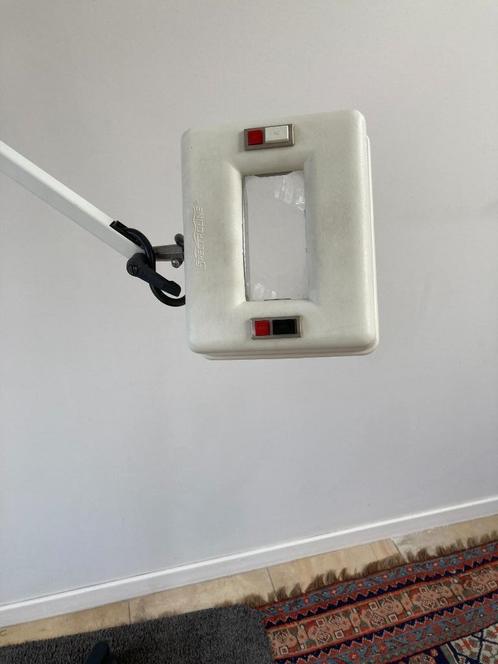 Lampe loupe avec lumière de Wood, Hobby en Vrije tijd, Vergrootglazen, Loepen en Loeplampen, Gebruikt, Vergrootglas of Loep, Ophalen