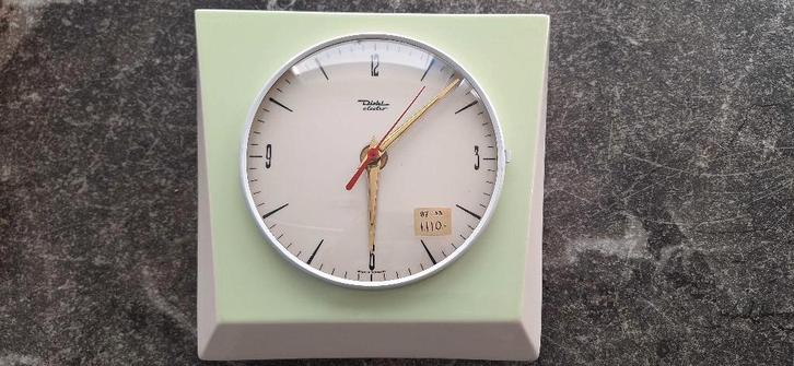 Klok Diehl Electro - paste groene muurklok, Antiquités & Art, Antiquités | Horloges, Enlèvement ou Envoi