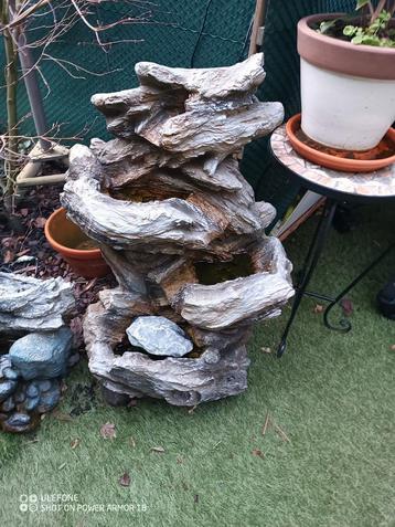 Waterval met pomp  beschikbaar voor biedingen