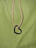 Hartketting ️ beige metalen hartkoord, halsomtrek 38 cm, Handtassen en Accessoires, Kettingen, Ophalen of Verzenden, Zo goed als nieuw