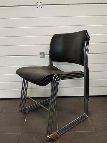 Howe 40-4 stoelen beschikbaar voor biedingen