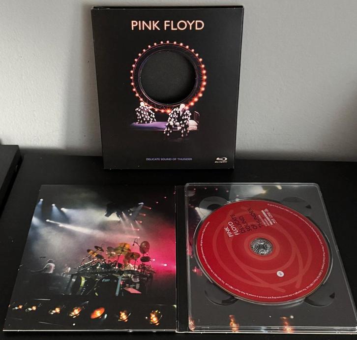 Pink Floyd Delicate Sound of Thunder Concert Blu-Ray, CD & DVD, Blu-ray, Comme neuf, Musique et Concerts, Coffret, Enlèvement ou Envoi