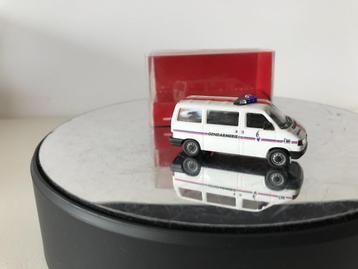 VOLKSWAGEN - VW T4 COMBI / CARAVELLE - GENDARMERIE BELGE, Envoi, Neuf, Bus ou Camion, Herpa