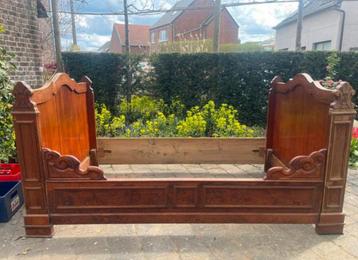 Hand gemaakt 100 jaar oud bed beschikbaar voor biedingen