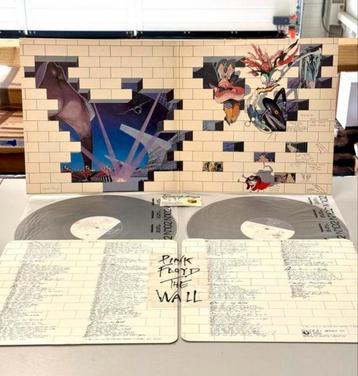 Pink Floyd The Wall Coffret Vinyl 1979 LP 2 +autocollant VG+ disponible aux enchères