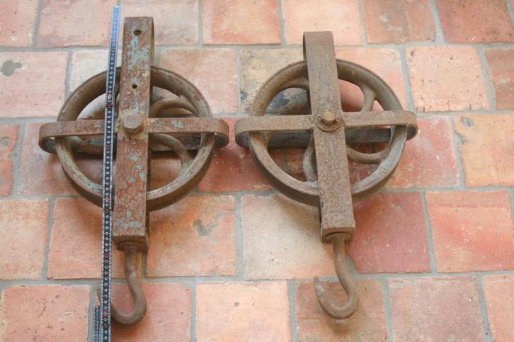 2 x industriële gietijzeren / ijzeren katrol (60cm), Antiek en Kunst, Antiek | Gereedschap en Instrumenten, Ophalen of Verzenden