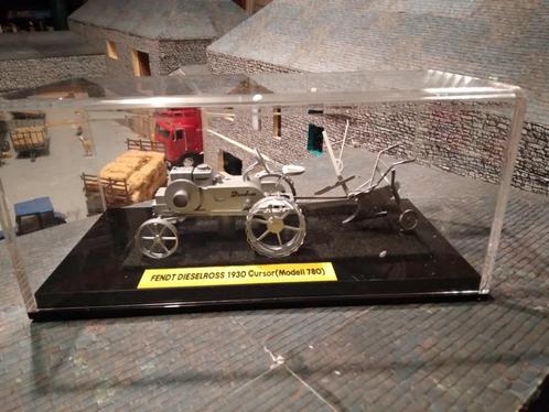 FENDT Dieselross 1930 + charrue dans son boîtier d'origine -, Hobby & Loisirs créatifs, Voitures miniatures | 1:32, Neuf, Tracteur et Agriculture