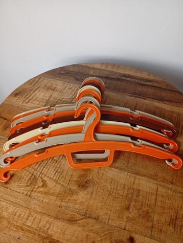 10 vintage kledinghangers beschikbaar voor biedingen