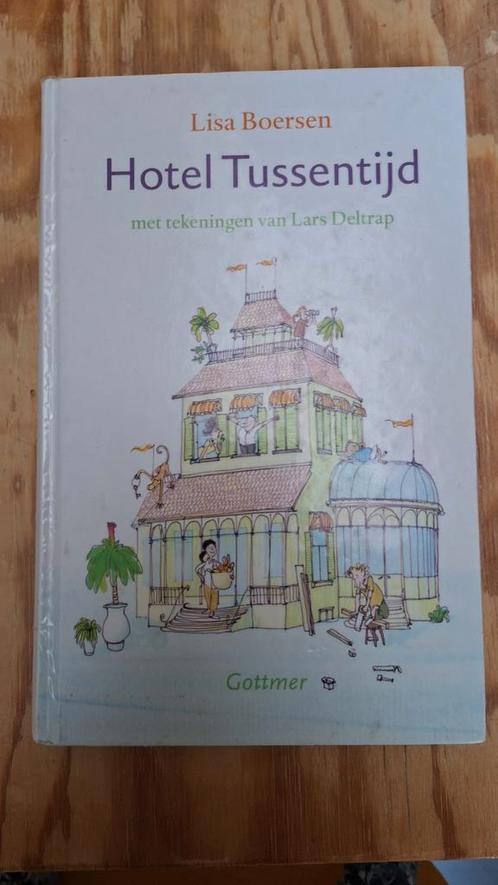 Lisa Boersen - Hotel Tussentijd, Boeken, Kinderboeken | Jeugd | 10 tot 12 jaar, Zo goed als nieuw, Ophalen of Verzenden