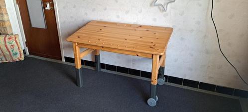 Bureau kids, Huis en Inrichting, Bureaus, Gebruikt, Bureau, In hoogte verstelbaar, Met wielen, Ophalen