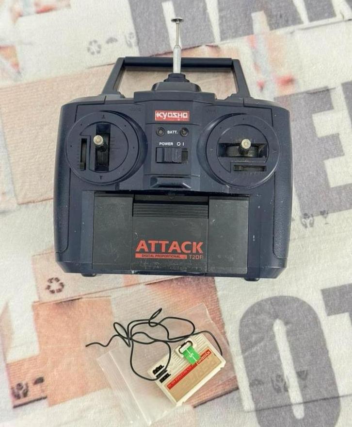 Kyosho Attack T2DR + perflex RC receiver Afstandsbediening, Hobby en Vrije tijd, Modelbouw | Radiografisch | Overige, Zo goed als nieuw