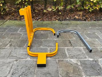 Wielklem aanhangwagen met slot beschikbaar voor biedingen