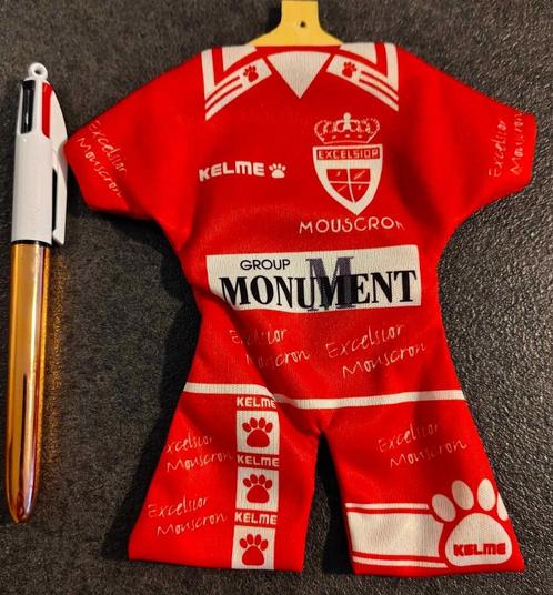 Royal Excelsior Moeskroen 1980s mooie vintage voetbal vaande, Verzamelen, Sportartikelen en Voetbal, Zo goed als nieuw, Shirt