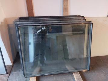 Dubbel glas  beschikbaar voor biedingen