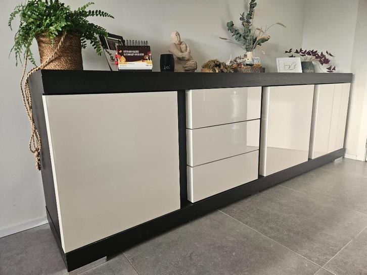 Tafel + dressoir, Huis en Inrichting, Kasten | Dressoirs, Gebruikt, 200 cm of meer, 50 tot 75 cm, Met deur(en), Ophalen