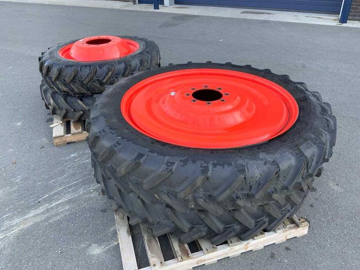 BKT Agri Max RT 955 Smalle banden met velg, Zakelijke goederen, Landbouw | Onderdelen | Banden, Velgen en Assen
