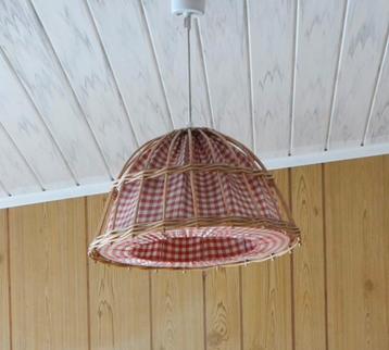 Rotan luster met Vichy lampenkap beschikbaar voor biedingen
