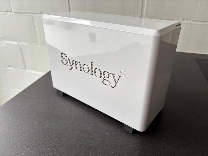 Synology DS218j NAS avec 2 disques Seagate Ironwolf de 4TB, Informatique & Logiciels, NAS, Comme neuf, Enlèvement