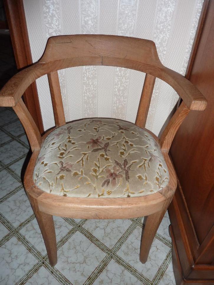 Oude fauteuil in zeer goede staat., Antiek en Kunst, Antiek | Meubels | Stoelen en Sofa's, Ophalen of Verzenden