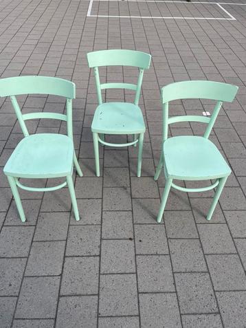 3x stoelen beschikbaar voor biedingen