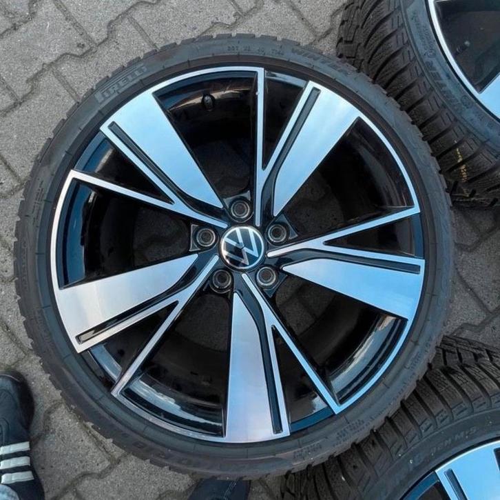 jantes volkswagen golf 8 kit hiver origine pneus neuf, Autos : Pièces & Accessoires, Pneus & Jantes, Pneus et Jantes, Pneus hiver