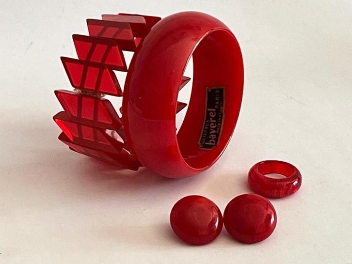 2 Rood Bakelieten Armbanden & Oorbellen & Ring, Handtassen en Accessoires, Armbanden, Rood, Verzenden