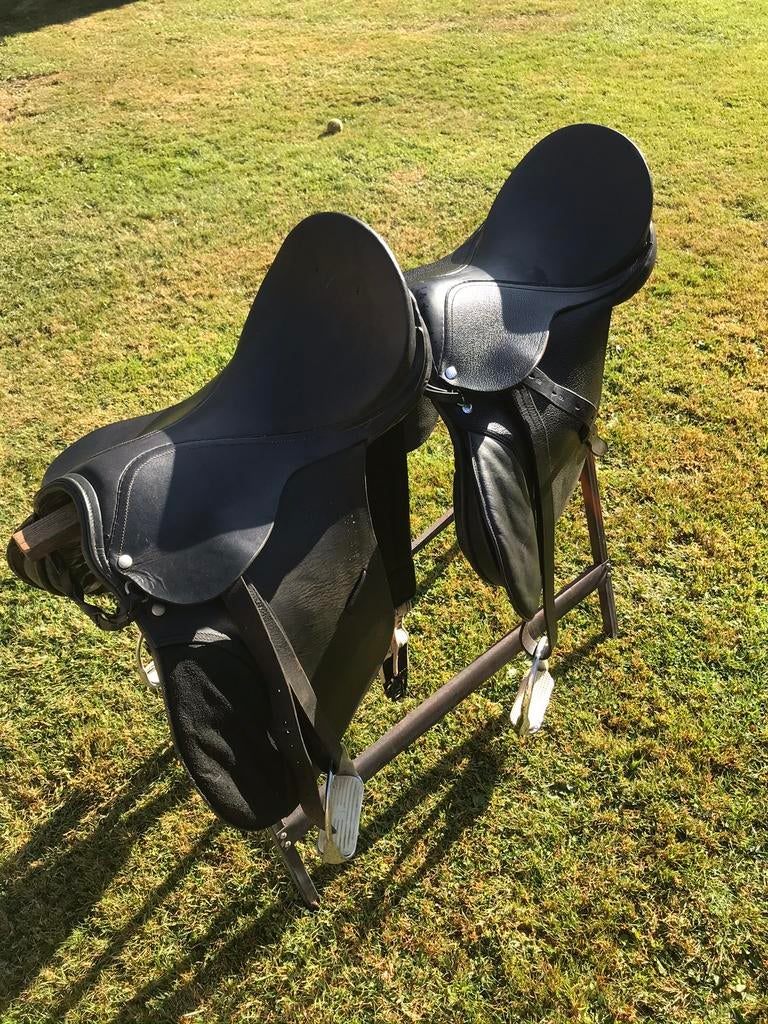 selles à vendre, Enlèvement, Comme neuf