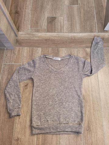 S/M lichte trui met V-hals voor jongens beschikbaar voor biedingen