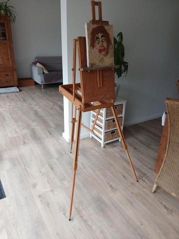 Draagbare houten schildersezel beschikbaar voor biedingen