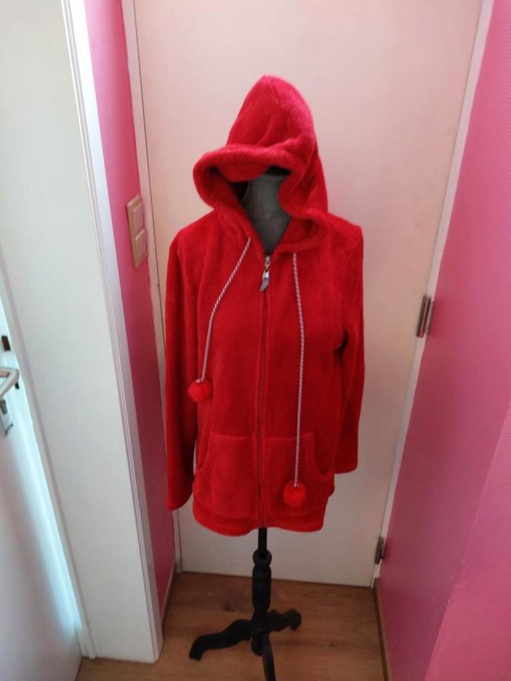 A VENDRE GILET + CAPUCHE  ROUGE, Kleding | Dames, Truien en Vesten, Gedragen, Rood, Ophalen