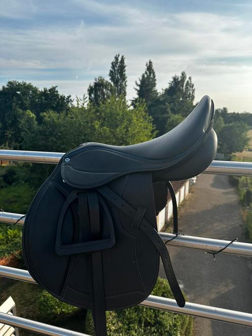 NORTON club rexine evol close contact springzadel 17inch, Dieren en Toebehoren, Paarden en Pony's | Zadels, Zo goed als nieuw