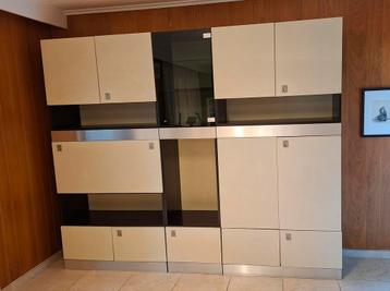 Wandmeubel met bureau en vitrinekast. beschikbaar voor biedingen