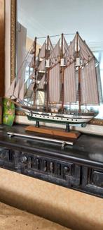 kleine houten decoratieve zeilboot, Hobby en Vrije tijd, Modelbouw | Boten en Schepen, Ophalen